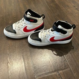 Nike Boys Court Borough 2 Mid Sneaker